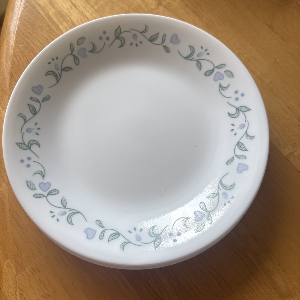 Set of (4) Corelle COUNTRY COTTAGE 6.75" Dessert Plates ~White w/Blue Hearts VTG